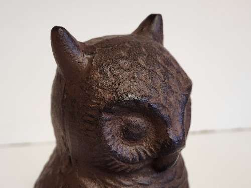 VINTAGE CAST IRON OWL DOOR STOPPER, WEIGHING 2KG