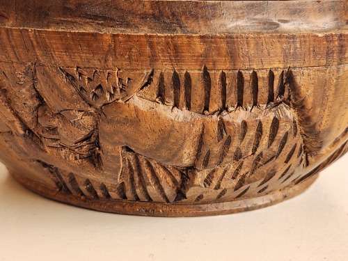 6 HIGHLY POLISHED LARGE SEMI-PRECIOUS GEMSTONE EGGS IN A CARVED WOODEN BOWL