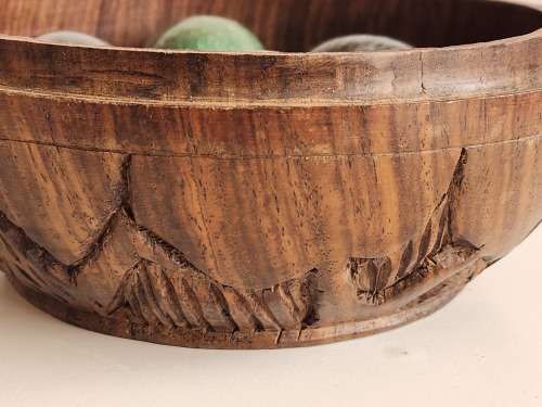 6 HIGHLY POLISHED LARGE SEMI-PRECIOUS GEMSTONE EGGS IN A CARVED WOODEN BOWL