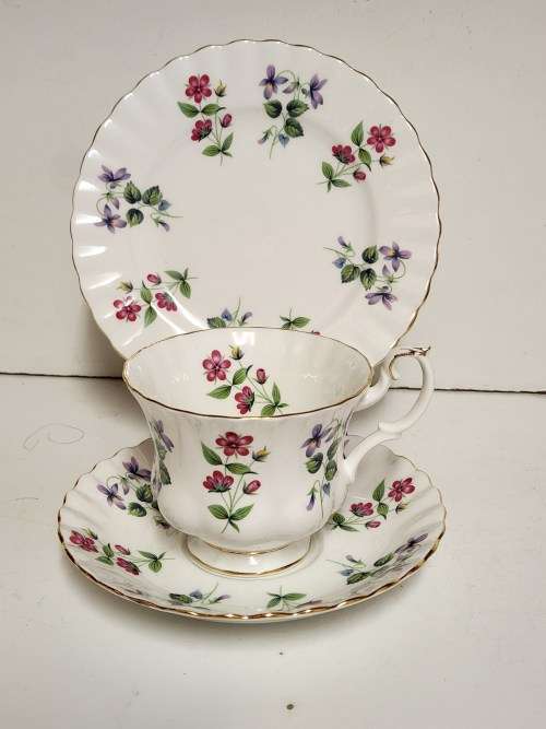 VINTAGE ROYAL ALBERT BONE CHINA KESWICK TEA TRIO