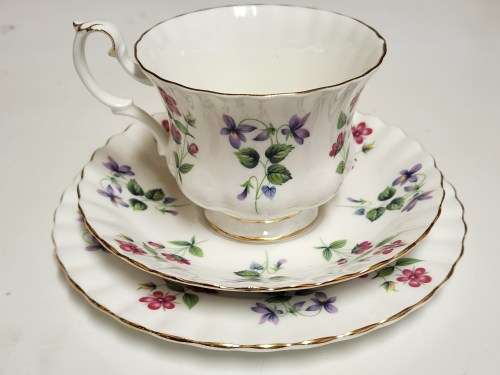 VINTAGE ROYAL ALBERT BONE CHINA KESWICK TEA TRIO