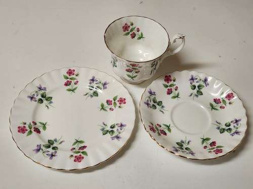 VINTAGE ROYAL ALBERT BONE CHINA KESWICK TEA TRIO