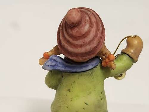 VINTAGE ZEIT FUR HUMMEL MINIATURE FIGURINE, BOXED (1 OF 3)