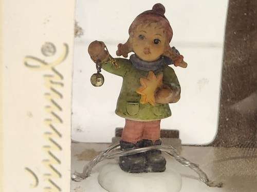 VINTAGE ZEIT FUR HUMMEL MINIATURE FIGURINE, BOXED (1 OF 3)