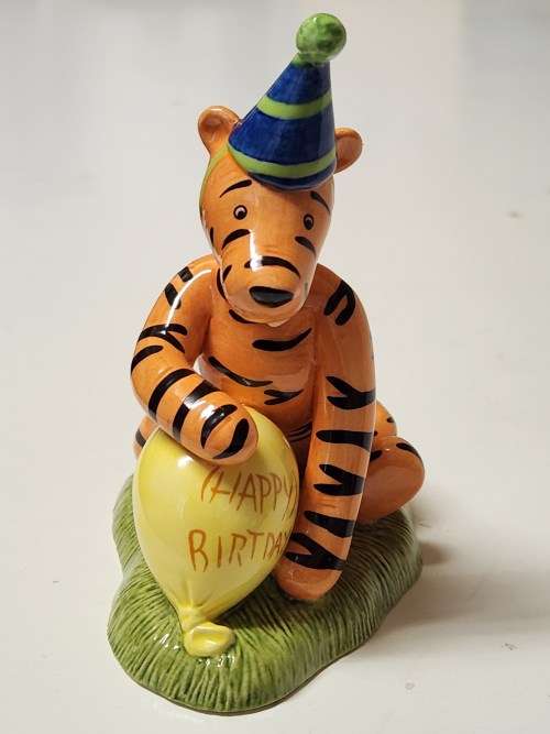 ROYAL DOULTON WINNIE THE POOH BIRTHDAY COLLECTION TIGGER`S BIRTHDAY SURPRISE BONE CHINA FIGURINE