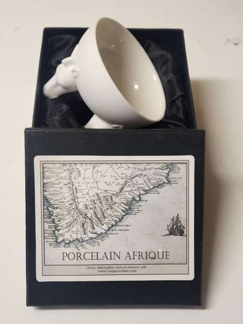 AWESOME! DELICATE THREE HORSE LUNA PORCELAIN BOWL IN MINT CONDITION, BOXED