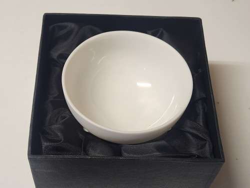 AWESOME! DELICATE THREE HORSE LUNA PORCELAIN BOWL IN MINT CONDITION, BOXED