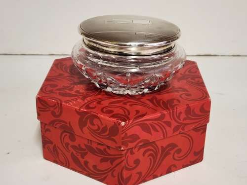 ANTIQUE 1920 BIRMINGHAM SILVER HALLMARKED LIDDED CRYSTAL CUT GLASS BOWL IN AN HEXAGONAL BOX