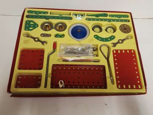 MECCANO TOY ENGINEERING TOY OUTFIT NO 2.