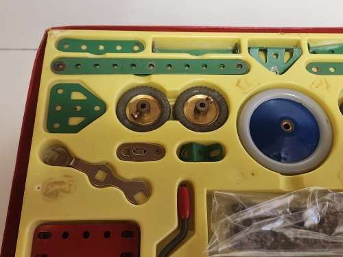 MECCANO TOY ENGINEERING TOY OUTFIT NO 2.