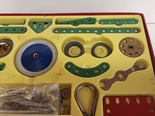 MECCANO TOY ENGINEERING TOY OUTFIT NO 2.