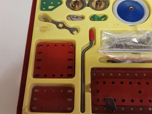 MECCANO TOY ENGINEERING TOY OUTFIT NO 2.