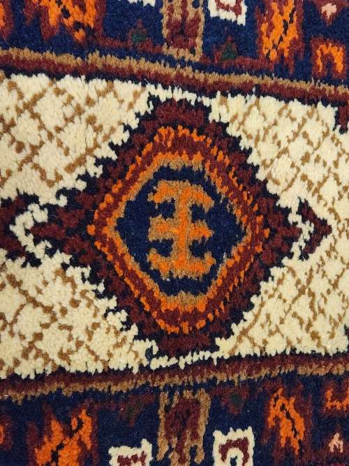STUNNING PURE WOOL, HAND WOVEN SMALL PERSIAN CARPET, MEASURING 68 X 40 CM