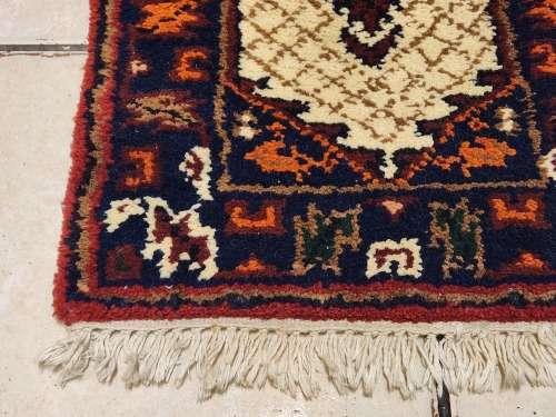 STUNNING PURE WOOL, HAND WOVEN SMALL PERSIAN CARPET, MEASURING 68 X 40 CM