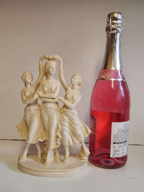 VINTAGE SANTINI CLASSIC SCULPTURE FEATURING THE THREE GRACES