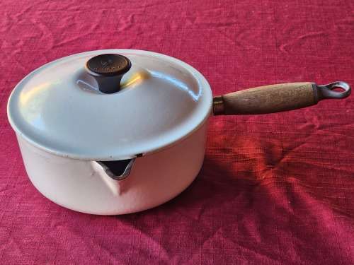VINTAGE LE CREUSET MADE IN FRANCE ENAMELED CAST IRON LIDDED PAN HANDLED POT MARKED 20