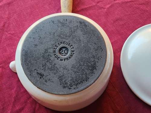 VINTAGE LE CREUSET MADE IN FRANCE ENAMELED CAST IRON LIDDED PAN HANDLED POT MARKED 20