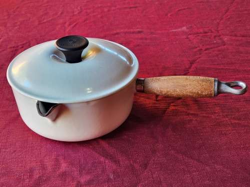 VINTAGE LE CREUSET MADE IN FRANCE ENAMELED CAST IRON LIDDED PAN HANDLED POT MARKED 18