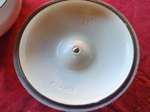 VINTAGE LE CREUSET MADE IN FRANCE ENAMELED CAST IRON LIDDED PAN HANDLED POT MARKED 18