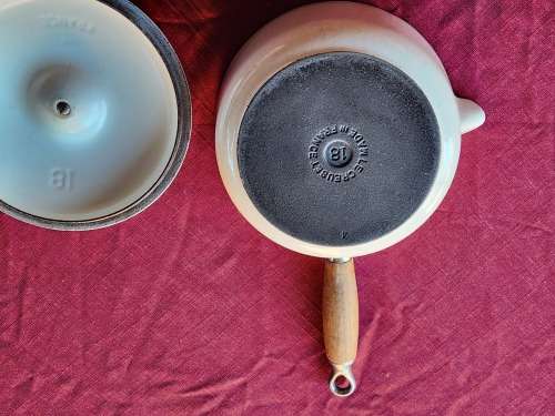 VINTAGE LE CREUSET MADE IN FRANCE ENAMELED CAST IRON LIDDED PAN HANDLED POT MARKED 18