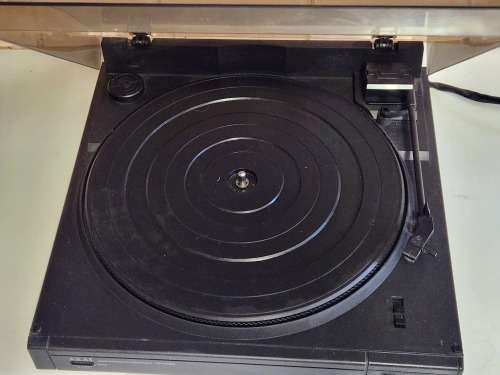 AKAI MODEL AP-M353 SEMI-AUTOMATIC TURNTABLE