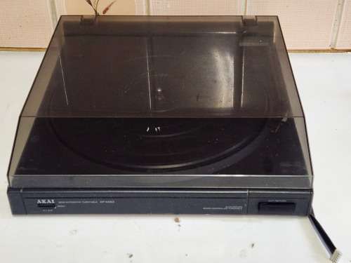 AKAI MODEL AP-M353 SEMI-AUTOMATIC TURNTABLE