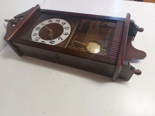 VINTAGE RHYTHM BATTERY STRIKE WALL CLOCK IN A WOODEN CASING WITH A PENDULUM, NOT TESTED