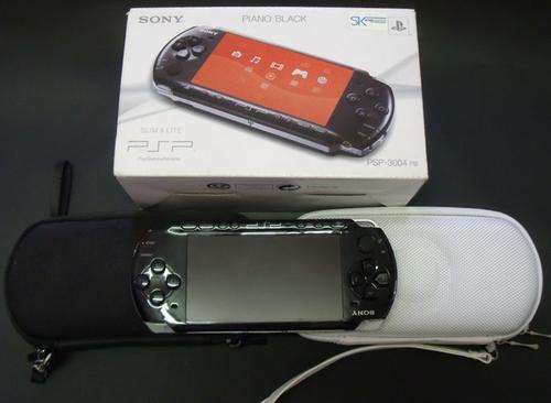 SONY PSP Slim & Lite (PSP 3004 PB) Plus NINE (9) Games!!! Plus two poaches!!!