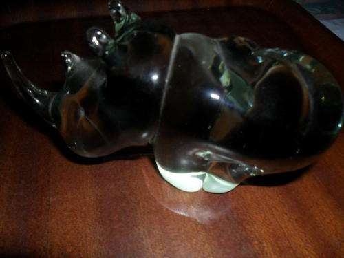 STUNNING RHINO GLASS SCULPTURE