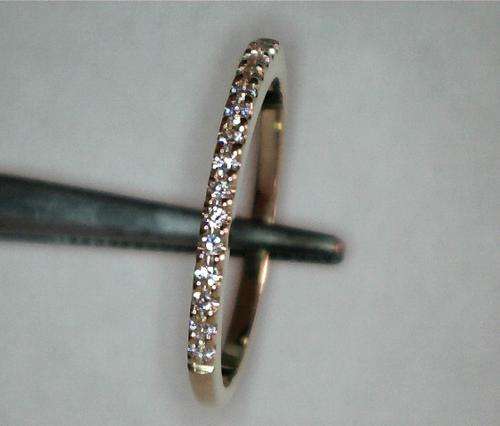 New! 9ct Yellow gold and diamond band, total (0,15ct diamonds) Size L, USA size 6