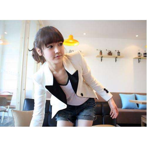 STUNNING LADIES BLACK AND WHITE BLAZER