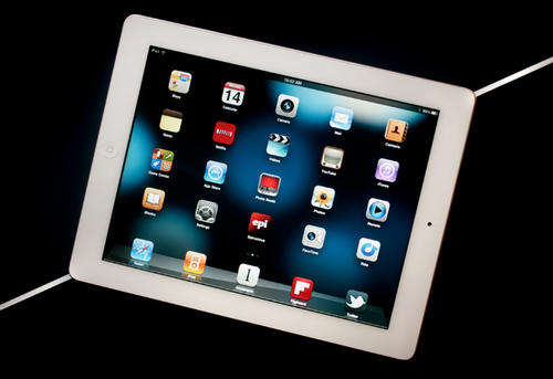 iPad 2 64GB White + smart covers + SD & USB connection kit