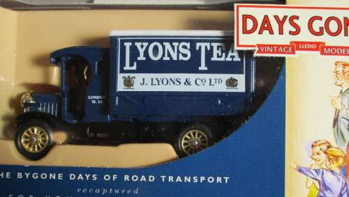 LLEDO - DENNIS DELIVERY VAN - MINT BOXED