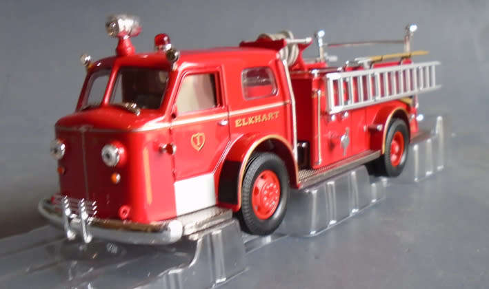 CORGI 1/50 SCALE - AMERICAN LAFRANCE 700 PUMPER - MINT IN BOX