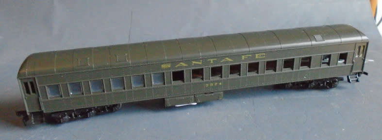 HO SCALE - SANTA FE PASSENGER COACH