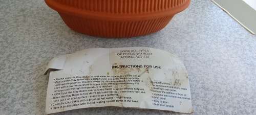 CLAY OVEN/ROASTING/BAKING DISH WITH LID IN PERFECT CONDITION