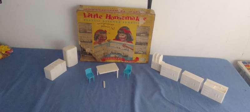 Vintage Plasco `Little Homemaker` Plastic Kitchen Furniture Set In Original Box