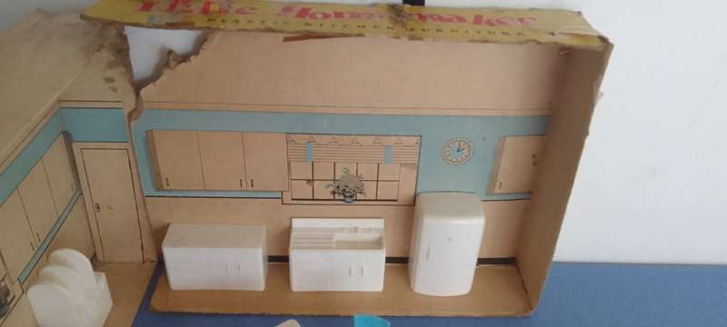 Vintage Plasco `Little Homemaker` Plastic Kitchen Furniture Set In Original Box