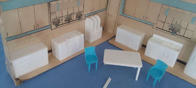 Vintage Plasco `Little Homemaker` Plastic Kitchen Furniture Set In Original Box