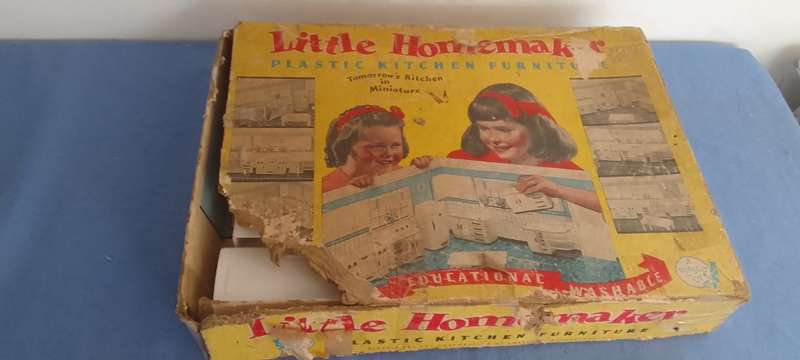 Vintage Plasco `Little Homemaker` Plastic Kitchen Furniture Set In Original Box