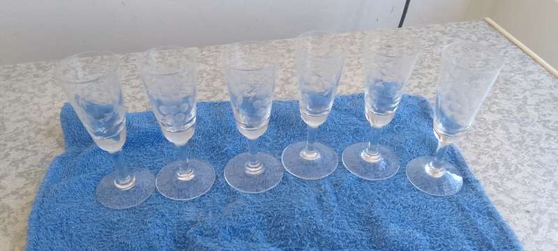Vintage  - 6 x Grape Pattern Sherry Glasses