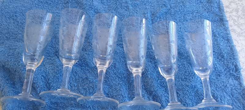 Vintage  - 6 x Grape Pattern Sherry Glasses