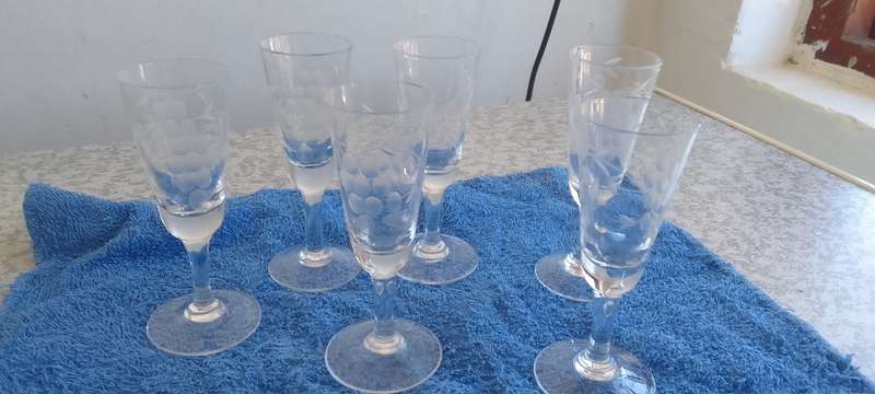 Vintage  - 6 x Grape Pattern Sherry Glasses