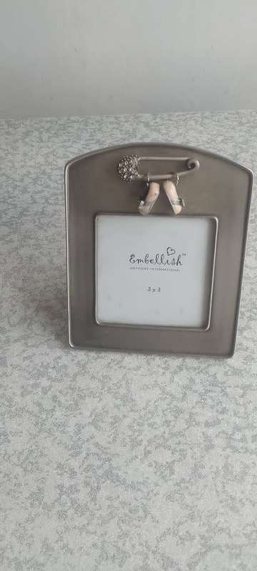 Embellish Anthony International Photo Frame