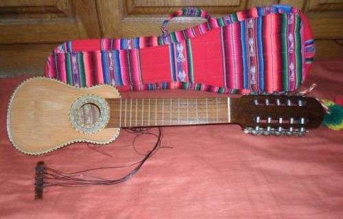 VINTAGE ARMADILLO CHARANGO GUITAR PLUS SOFT CASE