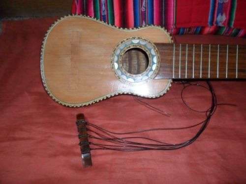 VINTAGE ARMADILLO CHARANGO GUITAR PLUS SOFT CASE
