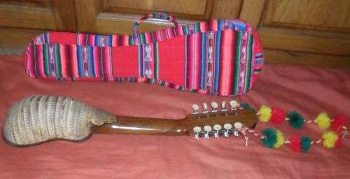 VINTAGE ARMADILLO CHARANGO GUITAR PLUS SOFT CASE