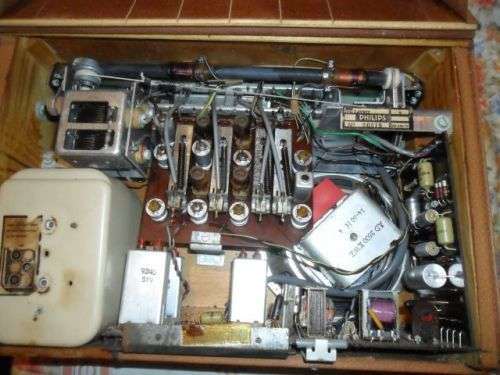 1950'S PHILIPS ALL TRANSISTOR 2 BAND PORTABLE RADIO