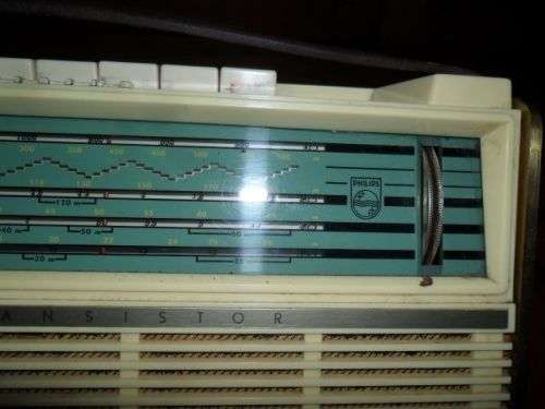 1950'S PHILIPS ALL TRANSISTOR 2 BAND PORTABLE RADIO