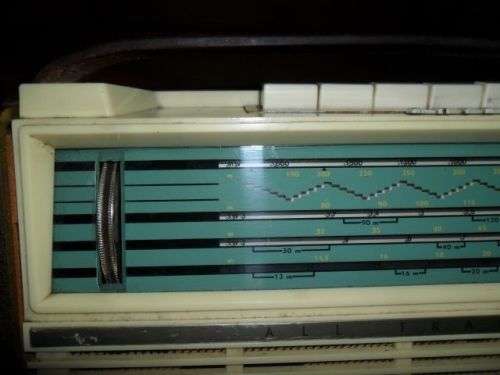 1950'S PHILIPS ALL TRANSISTOR 2 BAND PORTABLE RADIO